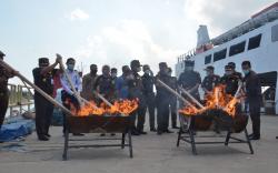 KKP dan Kejaksaan Tenggelamkan Kapal Illegal Fishing Berbendera Malaysia 