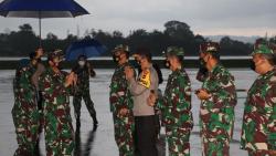 Kapolda Bali Sambut Kedatangan Panglima TNI dan Kapolri Tiba untuk Pimpin Vaksinasi<