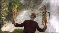 Protes Larangan Pentas, Seniman Grobogan Gelar Wayangan di Atas Bukit  