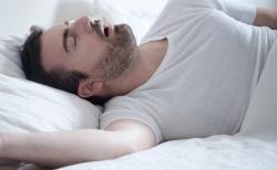 Mendengkur saat Tidur Sebabkan Penyakit Jantung Koroner, Ini Faktanya!