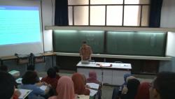 Nonton Kuliah Aljabar Linier di YouTuber, Netizen: Sangat Bermanfaat Bagi Saya yang Insomnia   