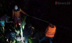 Video Satu Keluarga Jatuh ke Sungai saat Berkendara di Bali, 2 Orang Tewas