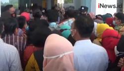 Video Guru di Polman Sulbar Berdesakan Takut Tak Dapat Vaksin Covid-19