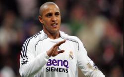 Roberto Carlos Bikin Bek Legendaris MU Panas Dingin, Ini Penyebabnya