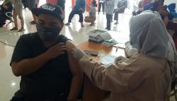 Jelang Ramadhan, Vaksinasi Mal dan Pasar Tradisional Dipercepat <