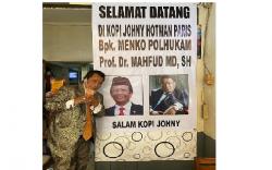 Ngopi Bareng Mahfud MD, Hotman Paris Pamer Sepatu Rp80 Juta 