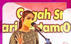 Istri Gibran Selvi Ananda Kenakan Batik, Netizen: Ibu Wali Kota Paling Cantik di Indonesia