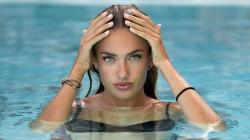 Hot Banget! Intip Pesona Alica Schmidt, Atlet Terseksi di Dunia