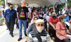 Cek Sentra Vaksinasi di Semarang, Ganjar dan Erick Thohir Bikin Tawa Lansia