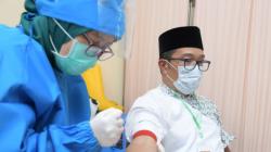 Momen Gubernur Ridwan Kamil Kunjungan Keenam Uji Klinis Vaksin Sinovac<