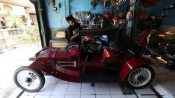 Bengkel Modifikasi Ini Buat Replika Mobil Kuno Memiliki Mesin ATV 