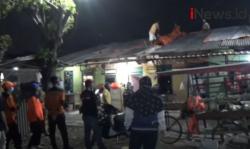 Video Angin Kencang Terjang Bekasi, Belasan Atap Rumah Warga Hancur