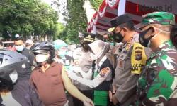 Video Polda NTB Bentuk Vaksinasi Drive Thru Khusus Lansia