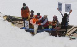 Sungai Tambak Wedi Dipenuhi Busa akibat Limbah, Ini Upaya  DLH Surabaya 
