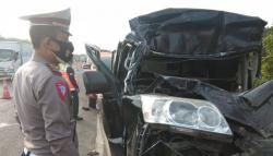 Luxio Tabrak Belakang Kendaraan Lain di Tol Cipali, 2 Tewas Tergencet Kabin<