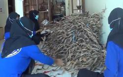 Wow! Kerajinan Pelepah Kelapa Warga Lombok Barat Tembus Pasar Amerika