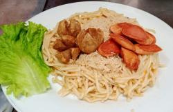 Sensasi Mencicipi Mi Pedas Warung Kedapi, Dijamin Bibir akan Ndower