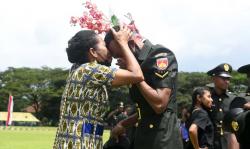Momen Mengharukan 1000 Prajurit asal Papua Resmi Sandang Pangkat Sersan Dua