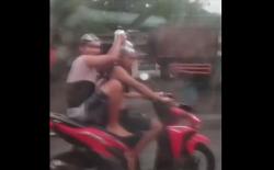 Viral 2 Remaja di Jombang Keramas di Atas Motor, Pelaku Diamankan Polisi 
