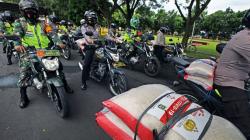 Personel TNI-Polri Salurkan 80.000 Paket Sembako untuk Warga Terdampak Covid-19