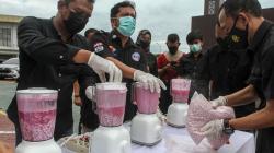 Polda Riau Musnahkan Narkoba, Puluhan Ribu Pil Ekstasi Diblender