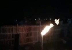 Video Warga di Bekasi Geger akibat Semburan Gas yang Keluarkan Api