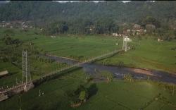 Pesona Indah Jembatan Gantung Panyindangan Sumedang 