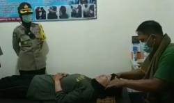 Mulia, Anggota Polisi di Pasuruan Buka Pijat Gratis bagi Warga