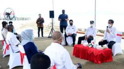 Cerita Sepak Bola, Presiden Jokowi Ledek Erick Thohir di Depan Nelayan Maluku Tengah