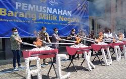 14 Ton Rokok Ilegal dan 6.800 Keping Pita Cukai Palsu Dimusnahkan 