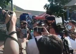 Video Rombongan Kuasa Hukum HRS Adu Mulut karena Tak Diizinkan Masuk ke dalam PN Jaktim