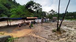 Hujan Deras, 10 Lapak di Wisata Air Panas Pidie Diterjang Banjir dan Longsor