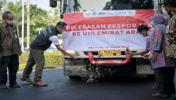 Ridwan Kamil Lepas Ekspor 20 Ton Teh Jabar ke Uni Emirat Arab<