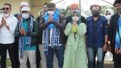 Pasangan Wali Kota Terpilih Tauhid Soleman-Jasri Usman Tiba di Ternate, Warga Sambut Meriah