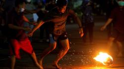 Serunya Main Sepak Bola Api Meriahkan HUT ke-474 Kota Semarang