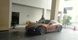 Denny Cagur Bawa Mobil Mewah ke Lokasi HUT ke-13 Dahsyat