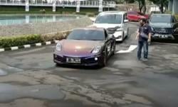 Video Intip Persiapan HUT Dahsyat ke-13, Denny Cagur Bawa Mobil Mewah Miliaran Rupiah