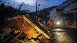 Ratusan Rumah Rusak Diterjang Angin Puting Beliung di Bandung<