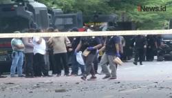Video Polisi Gelar Olah TKP Bom Bunuh Diri di Makassar