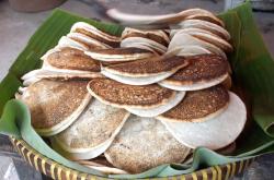 Serabi Kocor, Makanan Jadul Dimasak secara Tradisional dengan Harga Sangat Murah
