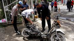 Penampakan Motor Terduga Pelaku Bom Bunuh Diri, Bagian Belakang Hancur