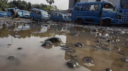 Terminal Cibinong Tidak Terawat, Jalanan Rusak dan Tergenang Air