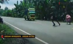 Video Viral Remaja Nekat Mengadang Truk hingga Telan Korban Jiwa