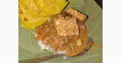 Menikmati Masakan Kampung Khas Jember, Nasi Pecel Dibungkus Daun Jati