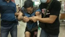 Yang Lain Salat Berjamaah, AN Malah Embat HP Milik Santri di Tasikmalaya<