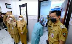 Viral Foto Seolah Duduk di Meja, Begini Kata Gibran 