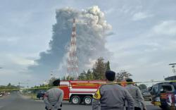 Pengakuan Warga saat Detik-Detik Kebakaran Kilang Minyak Pertamina Balongan<