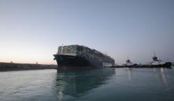 Terusan Suez Bisa Dilalui Setelah Tertutup Kapal Kargo Raksasa yang Kandas 