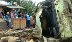Truk Tangki Bahan Kimia Terguling di Baturaden Banyumas, Sopir Terluka, Kernet Tewas