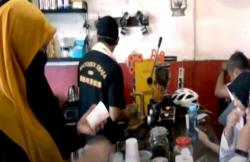 Mencicipi Kedai Kopi Mirip Gedung Bioskop Jadul